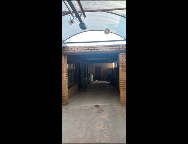 3 BEDROOM HOUSE FOR SALE IN NALEDI EXT 2